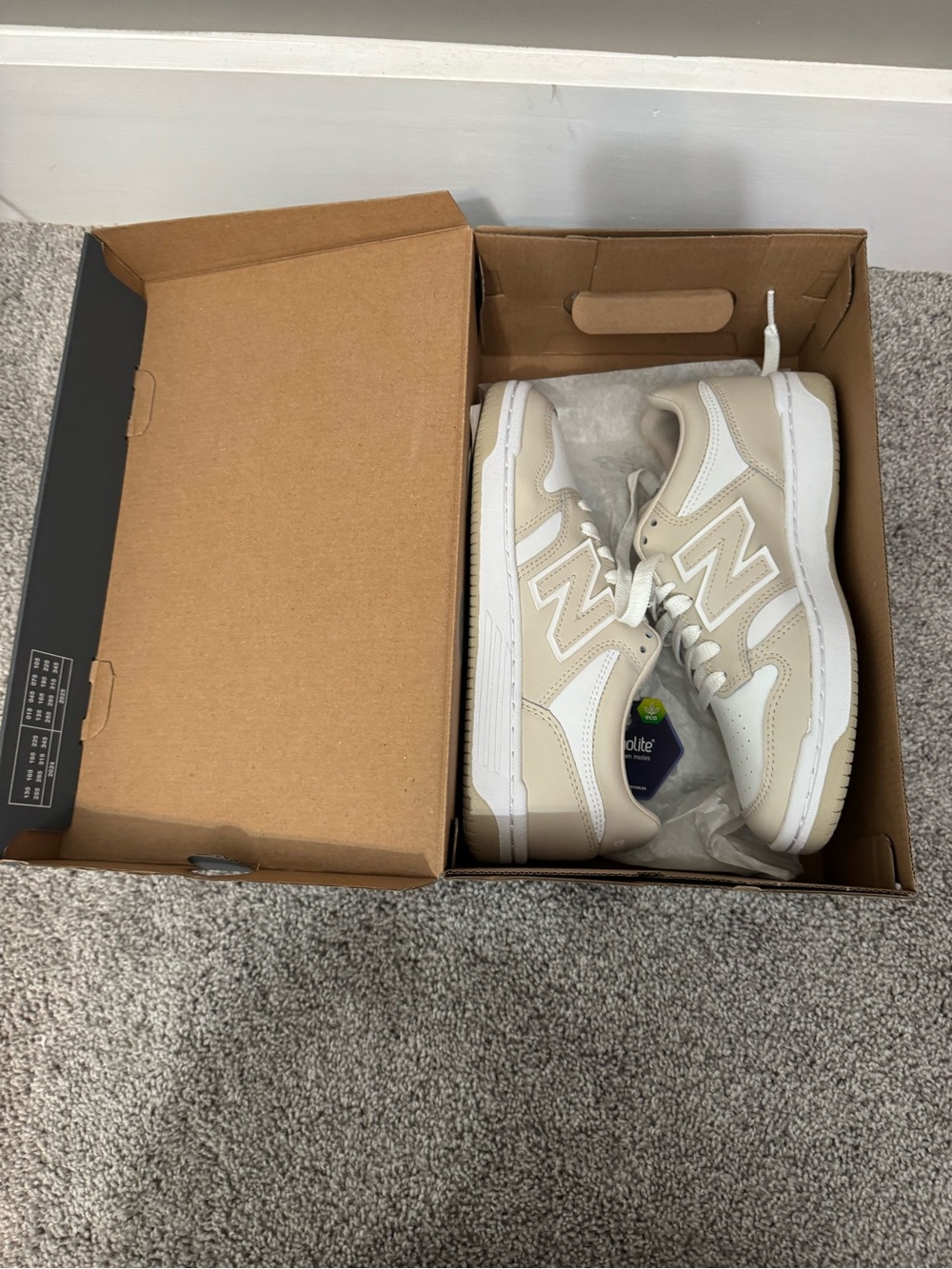 New Balance 480 White and Beige Low-Top Sneakers - Picture 4 of 5
